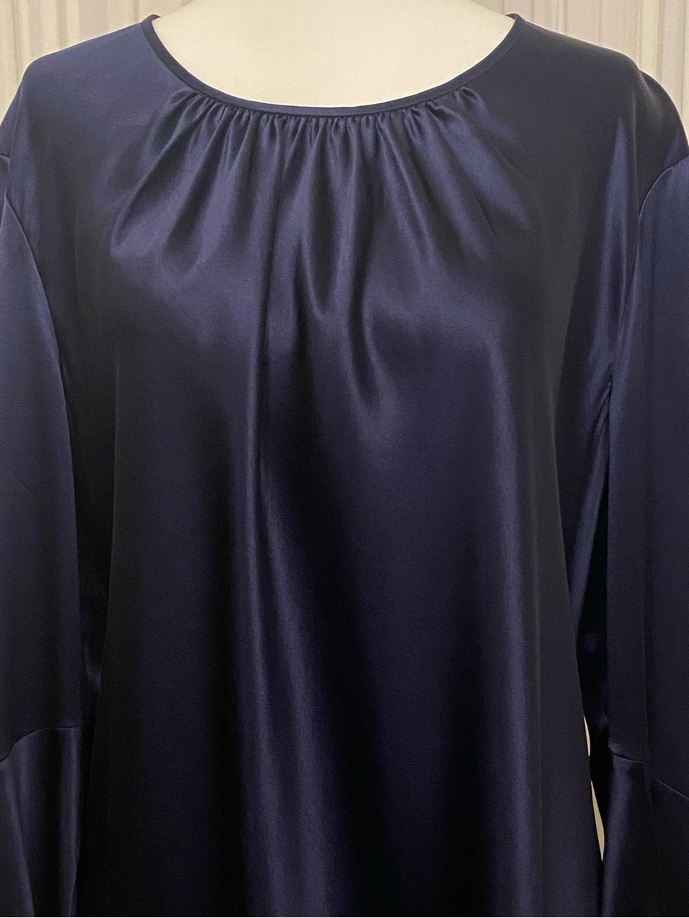 Lafayette 148 New York Navy Crew Neck 100% Silk Blouse Sz 12 L | Classic Luxury - Picture 2 of 9